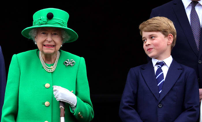 Isabel II y su bisnieto, el príncipe George