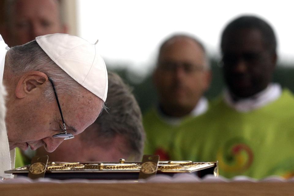 <p>Pope Francis celebrates Mass at the Phoenix Park in Dublin, Ireland, Sunday, Aug. 26, 2018. Pope Francis is on a two-day visit to Ireland. (Photo: Gregorio Borgia/AP) </p>