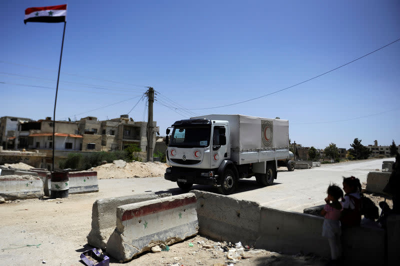 A Mouadamiya, un des faubourgs de Damas dont les habitants sont privés de vivres. Le ministère russe de la Défense a annoncé mercredi l'entrée en vigueur d'une trêve temporaire afin de favoriser l'acheminement d'une aide humanitaire. /Photo prise le 1er juin 2016/Omar Sanadiki