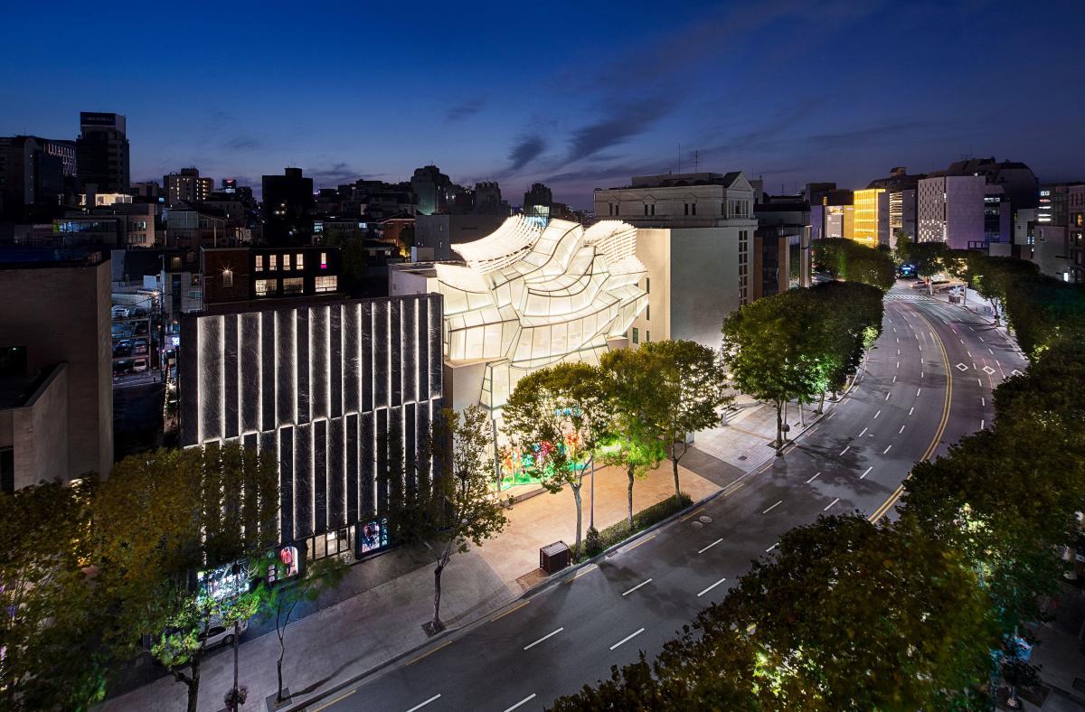 Frank Gehry crowns Louis Vuitton Maison Seoul with glass sails