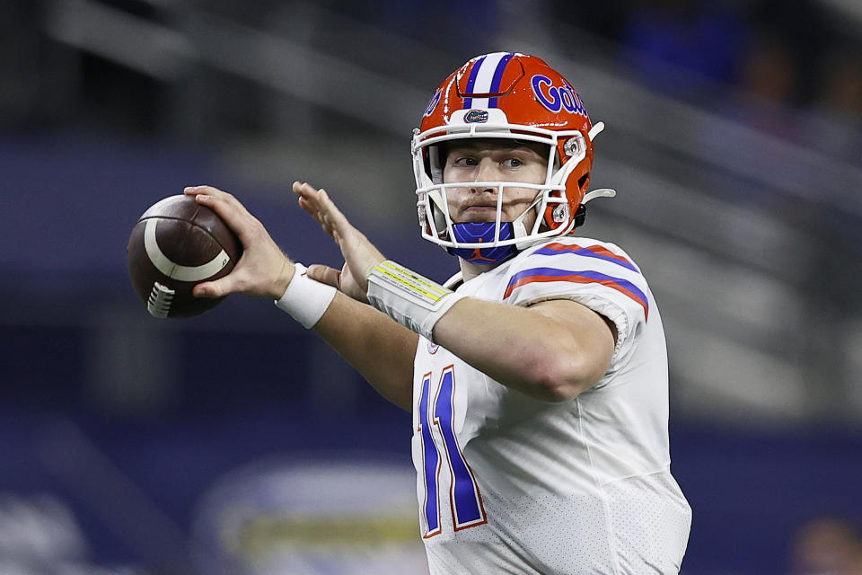 ARLINGTON, TEXAS - DECEMBER 30: Quarterback Kyle Trask #11 of the Florida Gators throws against the Oklahoma Sooners during the second quarter at AT&T Stadium on December 30, 2020 in Arlington, Texas. (Photo by Tom Pennington/Getty Images)