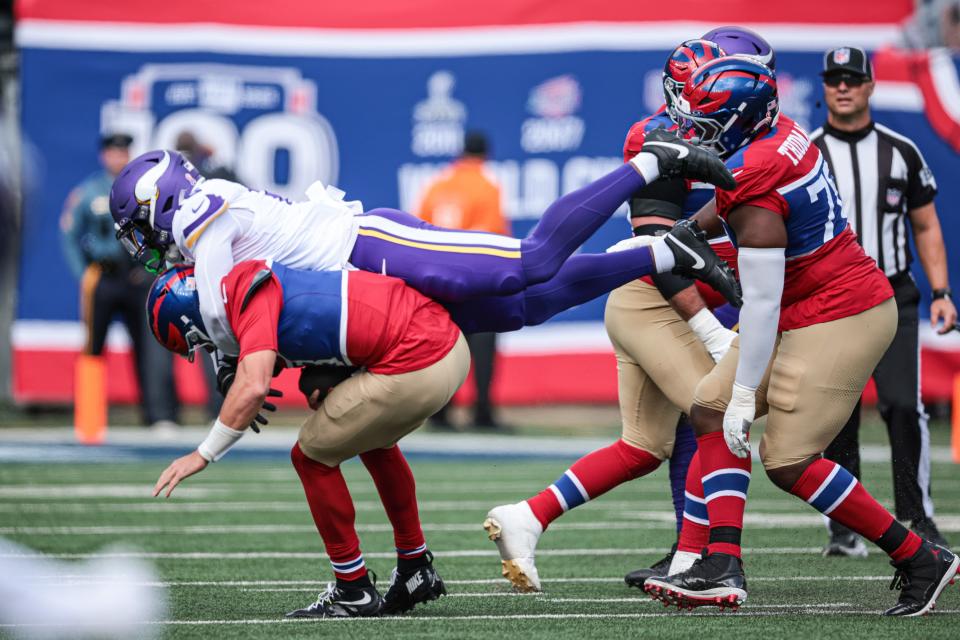 Sep 8, 2024; East Rutherford, New Jersey, USA; Minnesota Vikings linebacker Jonathan Greenard (58) sacks New York Giants quarterback Daniel Jones (8) during the first half at MetLife Stadium. Mandatory Credit: Vincent Carchietta-Imagn Images