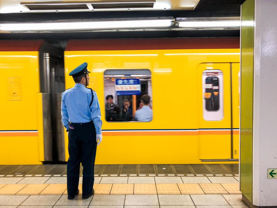 Tokyo subway line offers commuters free noodles for avoiding morning crush