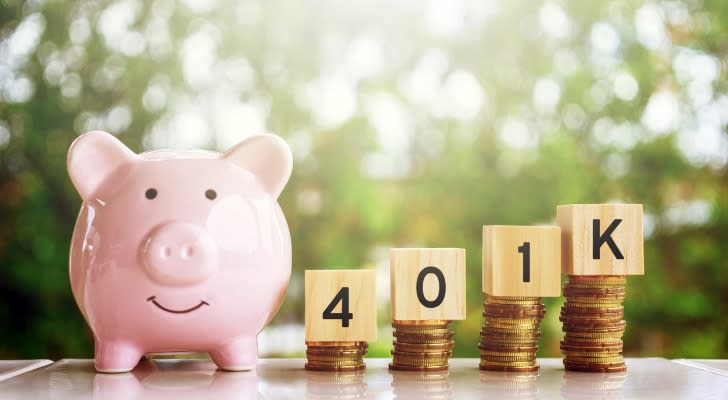 Piggy bank with coins and "401K" written in wooden blocks