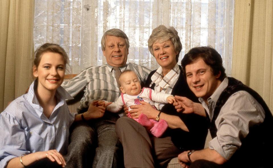 Eine der beliebtesten Fernsehfamilien der 80er-Jahre: In "Die Wicherts von nebenan" spielte Jochen Schroeder (rechts) den Sohn Rüdiger. (Bild: Peter Bischoff/Getty Images)