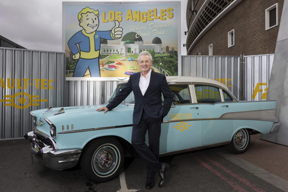 Kyle MacLachlan posa a su llegada a la premiere of de la serie "Fallout" el jueves 4 de abril de 2024 en Londres. (Foto Vianney Le Caer/Invision/AP)