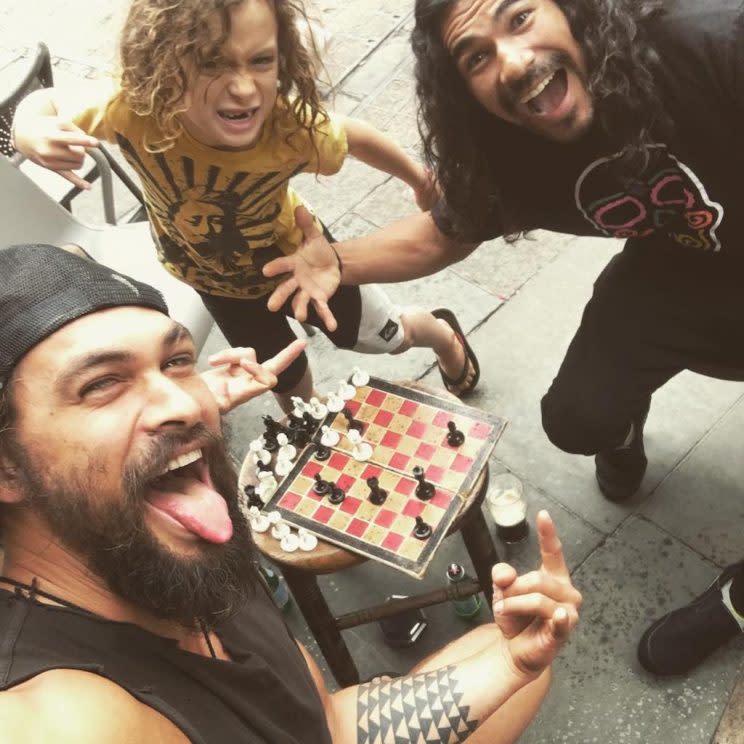 JJason Momoa and his son, Nakoa, are obsessed with chess. (Photo: Instagram)