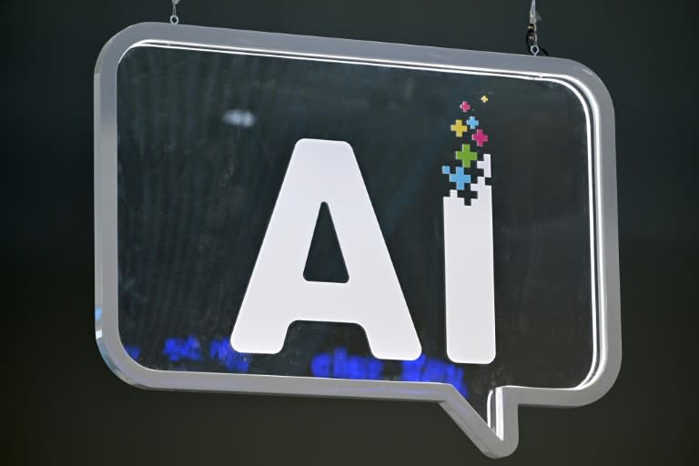 Un logo de la Inteligencia Artificial (AI, por sus siglas en inglés) en el Mobile World Congress de Barcelona, el 27 de febrero de 2024 (Josep LAGO)