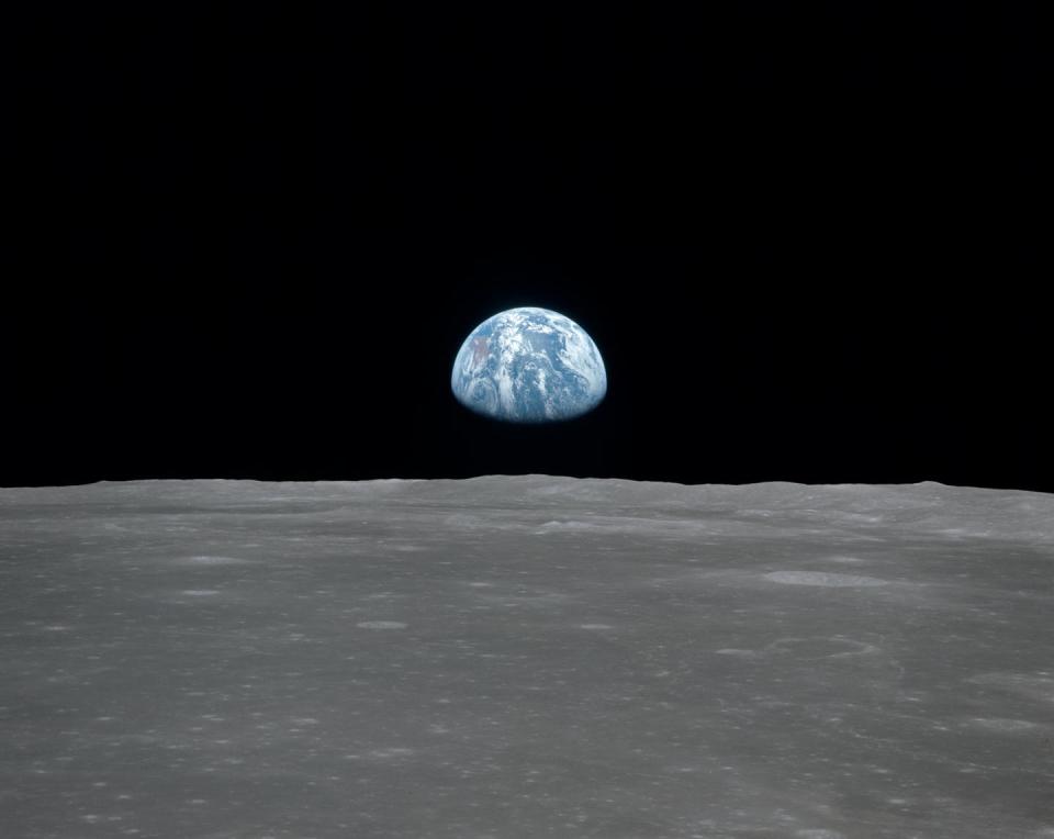 <span class="caption">Vista de la superficie lunar con la Tierra al fondo, timada durante la misión Apolo 11 el 20 de julio de 1969.</span> <span class="attribution"><a class="link " href="https://es.wikipedia.org/wiki/Archivo:AS11-44-6551.jpg" rel="nofollow noopener" target="_blank" data-ylk="slk:NASA / Wikimedia Commons;elm:context_link;itc:0;sec:content-canvas">NASA / Wikimedia Commons</a></span>