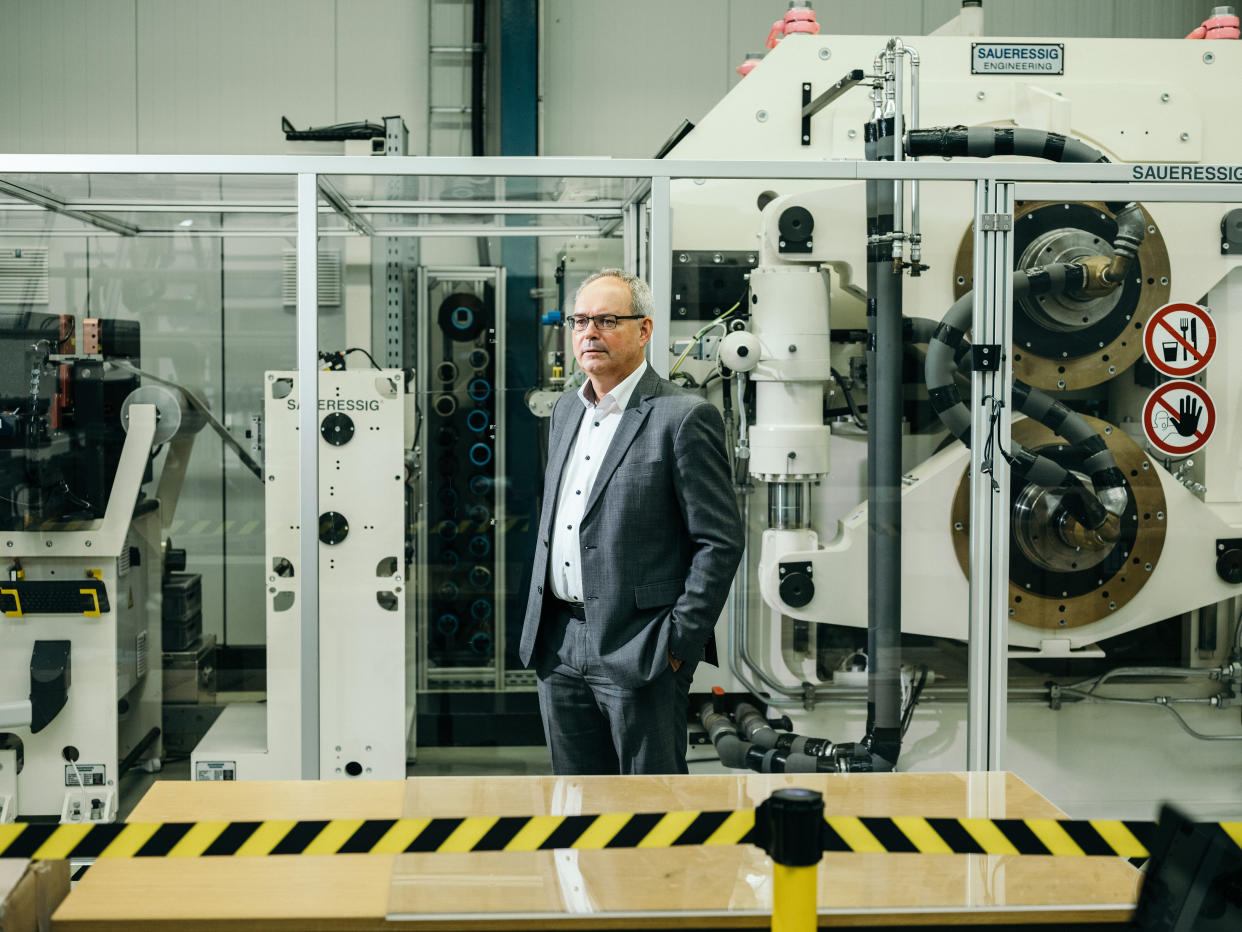 Jurgen Fleischer, profesor del Instituto Tecnológico de Karlsruhe, en el laboratorio "Batterie Technikum" en Baden-Wurtemberg, Alemania, el 1.° de septiembre de 2020. (Felix Schmitt/The New York Times)