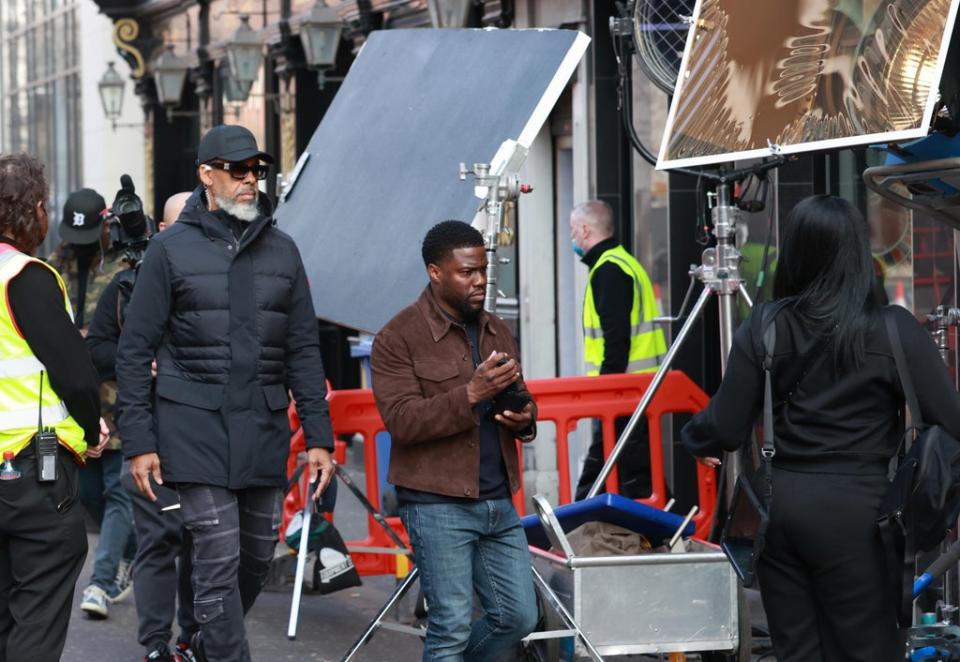 Kevin Hart (centre) on set during the filming of Lift at the Crown Bar in Belfast (/PA) (PA Wire)