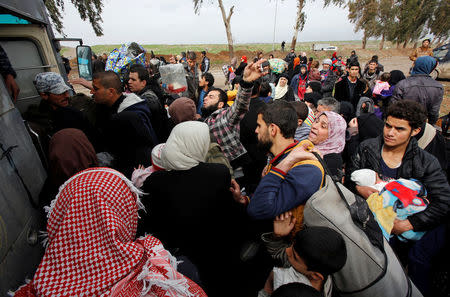 Displaced Iraqi people from different areas in Mosul wait to be transferred to a safe area during a battle between Iraqi forces and Islamic State militants, in the city of Mosul, Iraq March 18, 2017. REUTERS/Youssef Boudlal