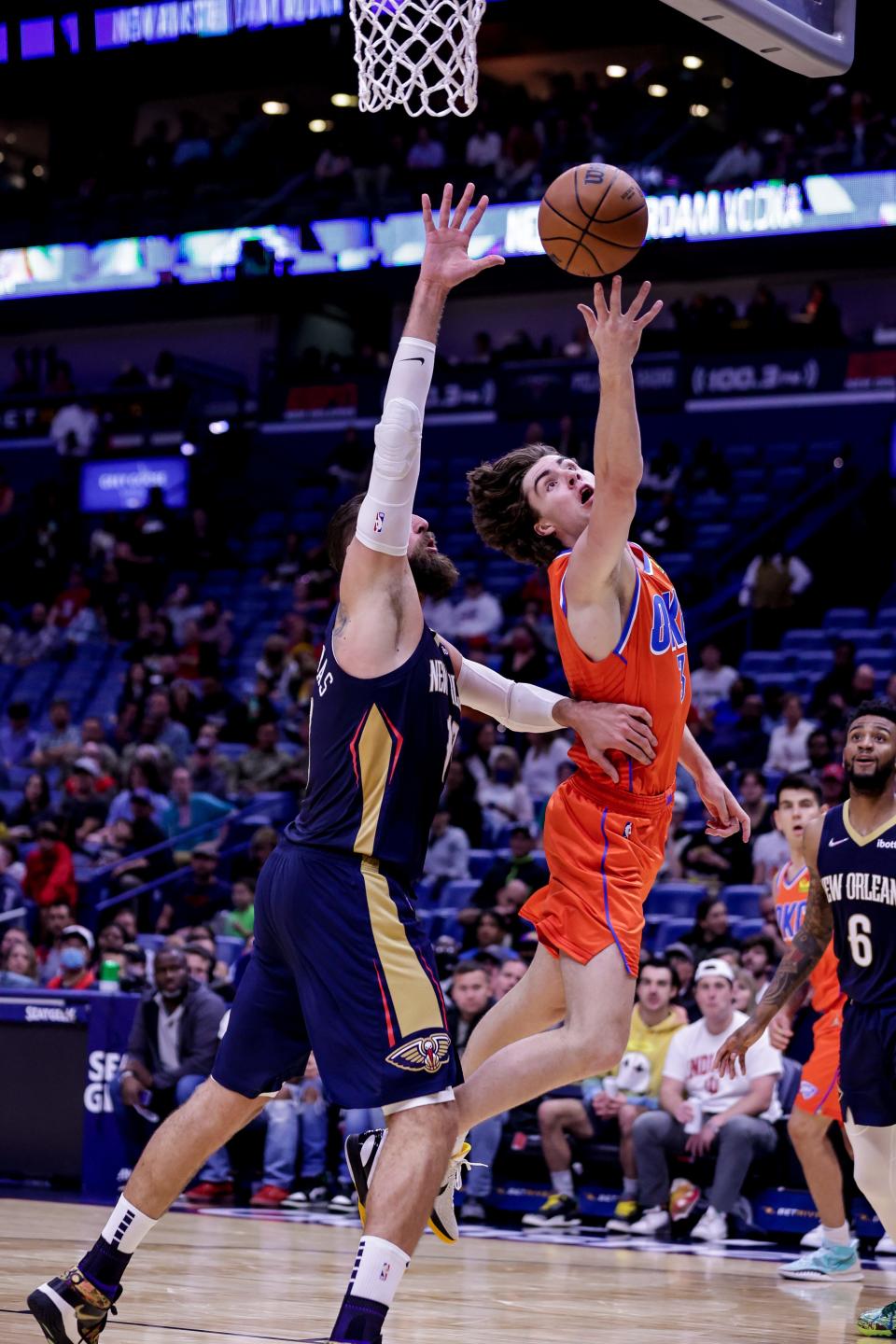 Oklahoma City Thunder guard Josh Giddey,, right, drives to the basket against New Orleans Pelicans center Jonas Valanciunas during the first half of Wednesday night's game in New Orleans.