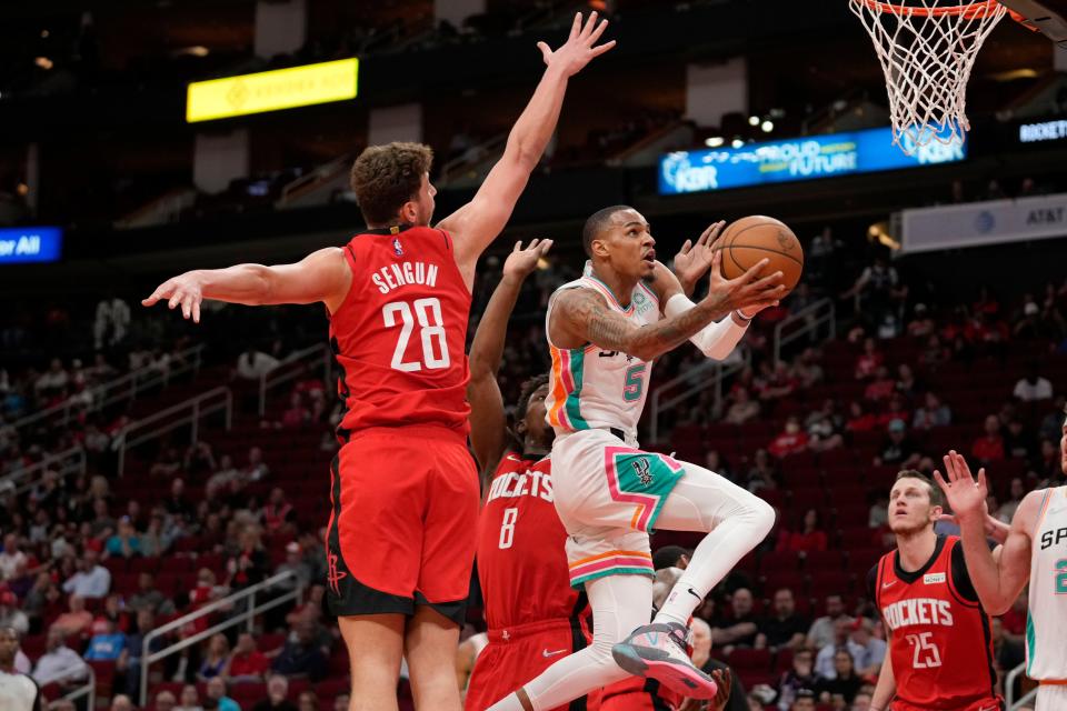 Spurs guard Dejounte Murray (5) drives to the basket for two of his 33 points in Monday's win over Houston, which allowed the Spurs to keep the pressure on the Lakers for a spot in the play-in tournament.