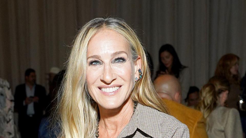 new york, new york september 09 sarah jessica parker attends the fendi 25th anniversary of the baguette at hammerstein ballroom on september 09, 2022 in new york city photo by sean zannigetty images for fendi