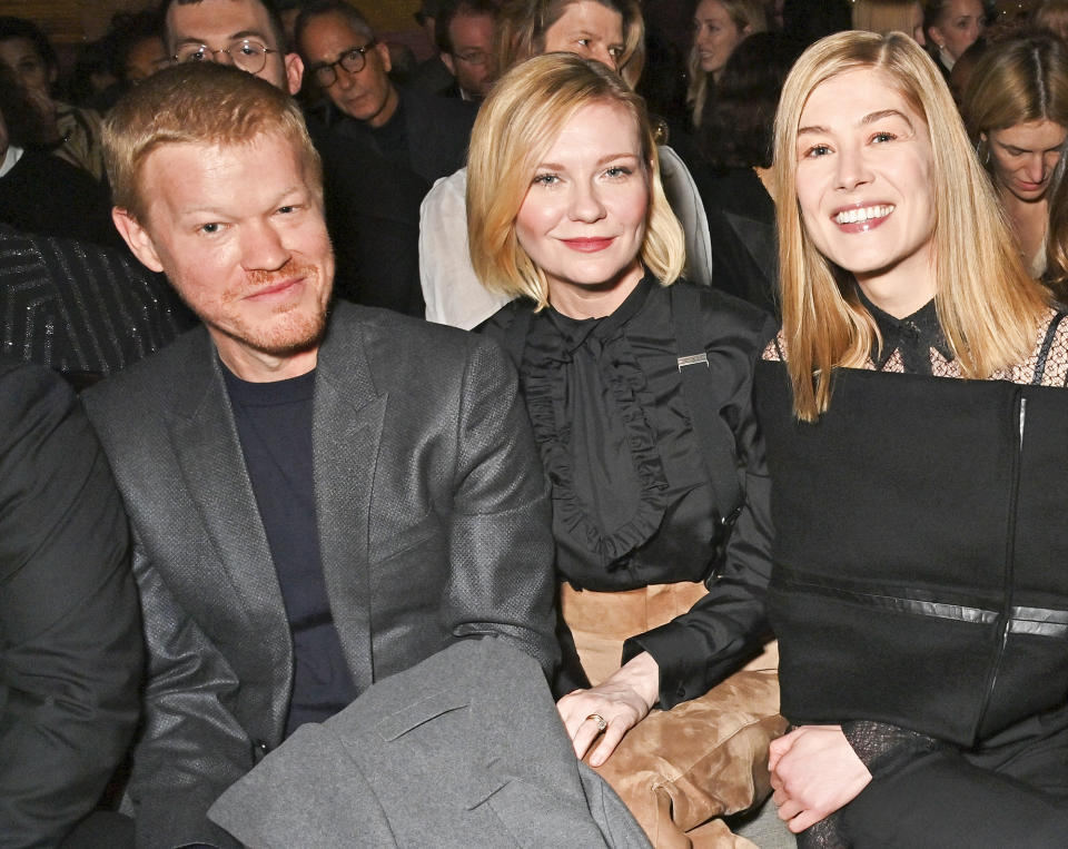 <p><a href="https://people.com/tag/jesse-plemons/" rel="nofollow noopener" target="_blank" data-ylk="slk:Jesse Plemons;elm:context_link;itc:0;sec:content-canvas" class="link ">Jesse Plemons</a>, <a href="https://people.com/tag/kirsten-dunst/" rel="nofollow noopener" target="_blank" data-ylk="slk:Kirsten Dunst;elm:context_link;itc:0;sec:content-canvas" class="link ">Kirsten Dunst</a> and <a href="https://people.com/tag/rosamund-pike/" rel="nofollow noopener" target="_blank" data-ylk="slk:Rosamund Pike;elm:context_link;itc:0;sec:content-canvas" class="link ">Rosamund Pike</a> smile from the side of Christian Dior's Paris Fashion Week show on Jan. 23.</p>