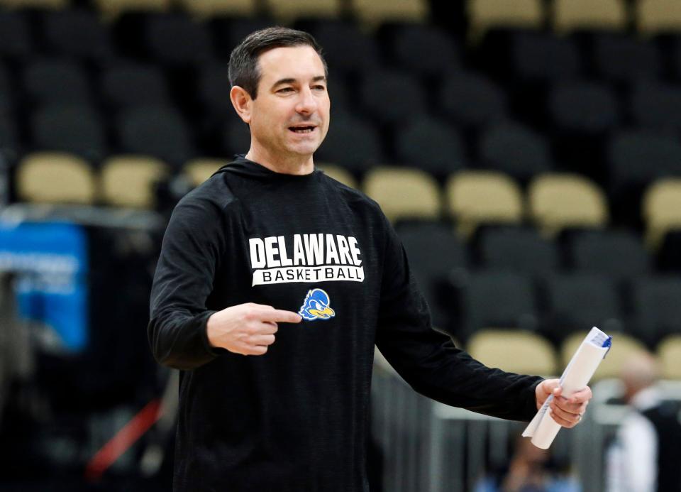 Delaware head coach Martin Ingelsby directs his team in a workout at PPG Paints Arena in Pittsburgh, Pa Thursday, March 17, 2022 on the eve of Delaware's opening round matchup against Villanova in the NCAA tournament.