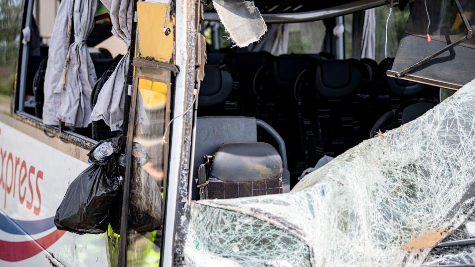 Blick in den Unfallbus auf der A 13 bei Schönwalde.