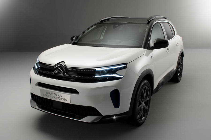 92-citroen-c5-aircross-2022-facelift-official-images-studio-front.jpeg