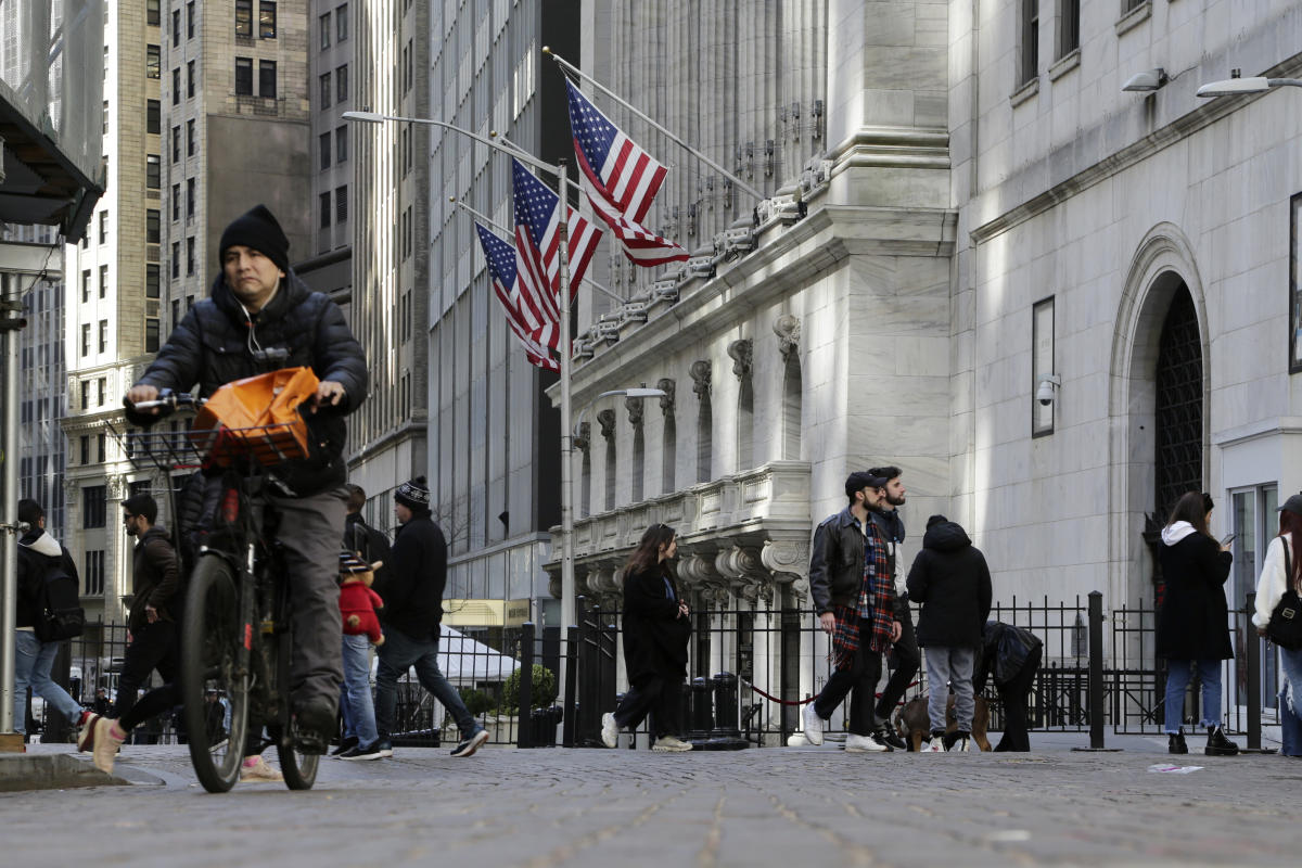 Die Wall Street rutscht weiter an den Rand ihrer Allzeithochs