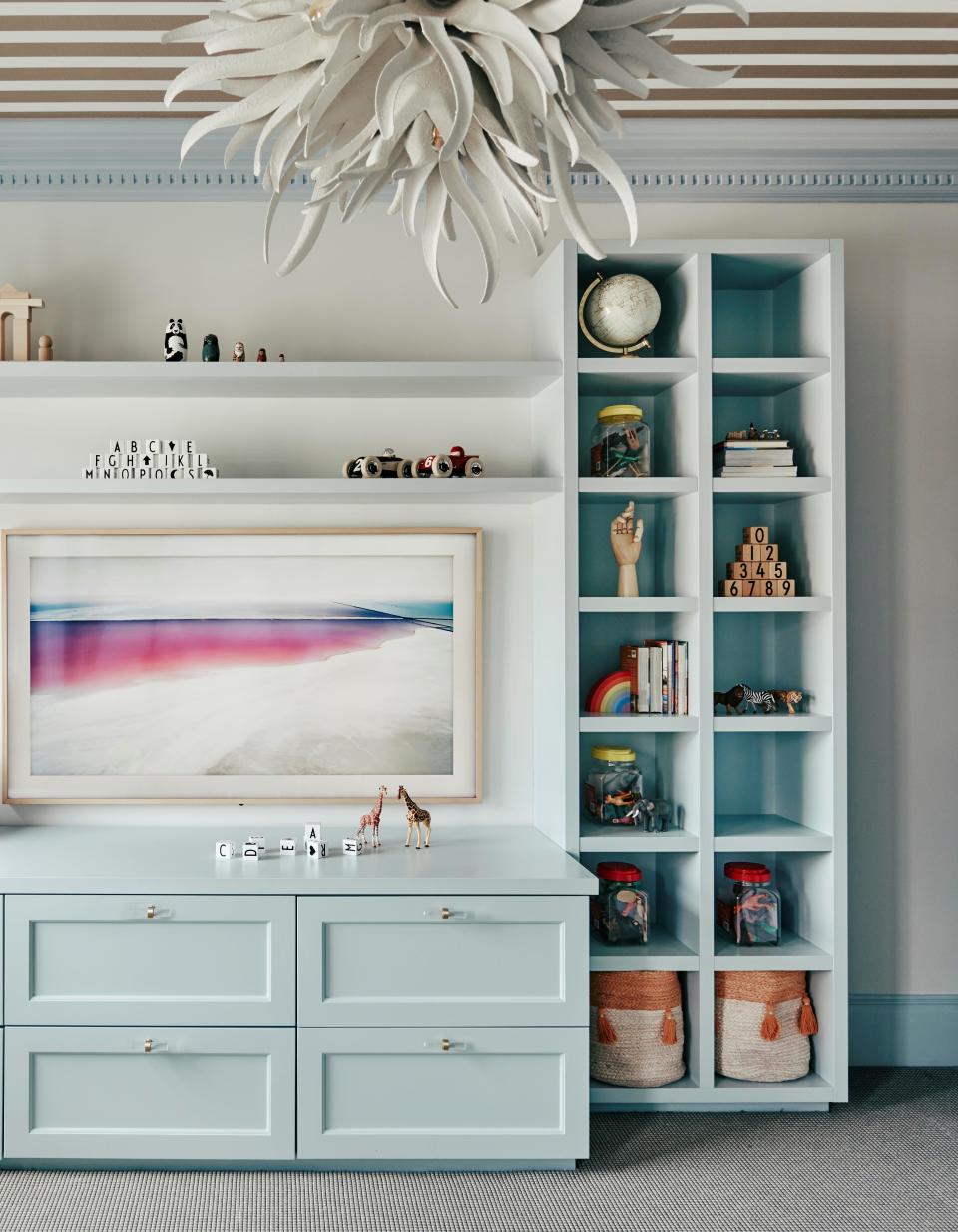 A kids bedroom that is neatly organized