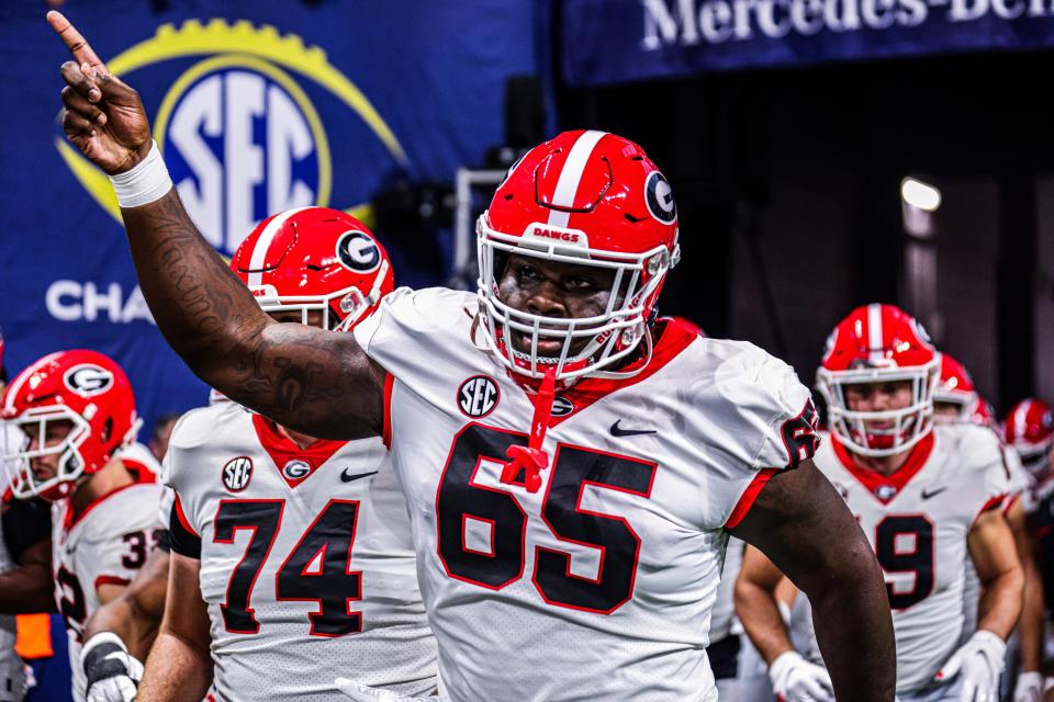 Georgia offensive lineman Amarius Mims (65) before Georgia’s game against Alabama in the 2023 SEC Championship at Mercedes-Benz Stadium in Atlanta, Ga., on Saturday, Dec. 2, 2023.