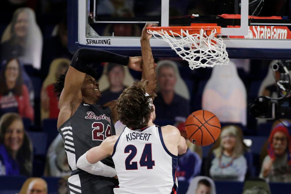 Santa Clara guard Jalen Williams, left, dunks over Gonzaga forward Corey Kispert during the second half of an NCAA college basketball game in Spokane, Wash., Thursday, Feb. 25, 2021. (AP Photo/Young Kwak)