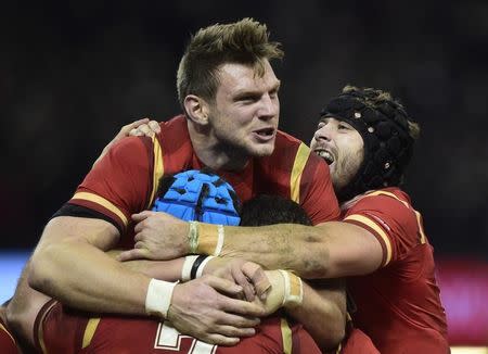 Rugby Union Britain - Wales v South Africa - Principality Stadium, Cardiff, Wales - 26/11/16 Wales' Dan Biggar (L) and Leigh Halfpenny celebrate with Justin Tipuric (7) after scoring a try Reuters / Rebecca Naden Livepic