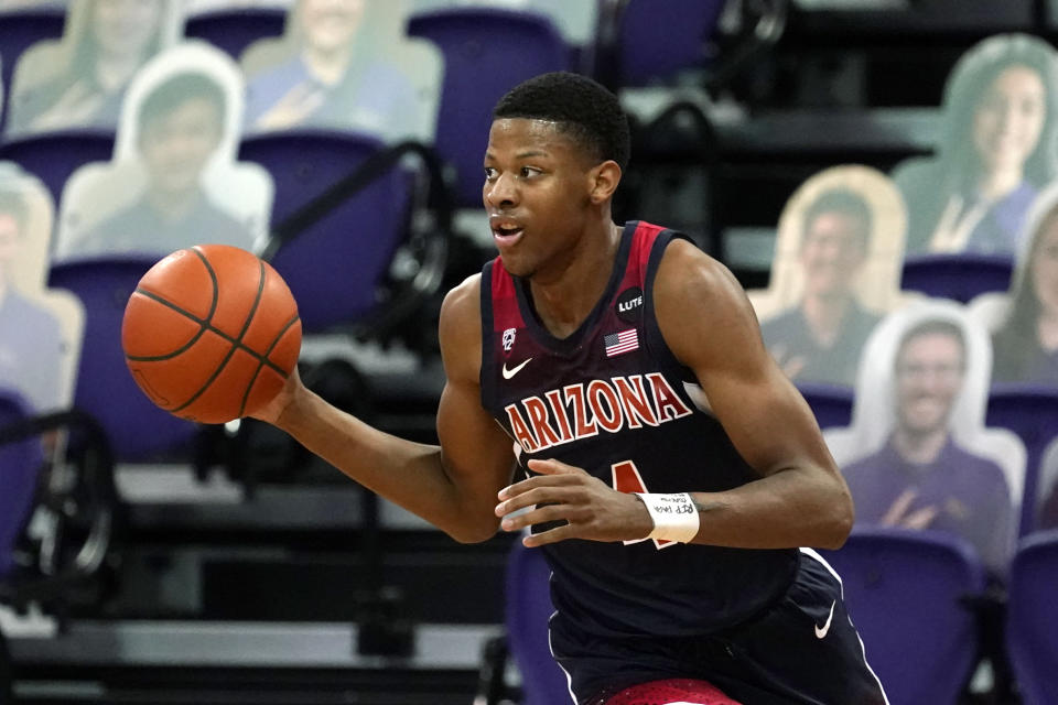 Arizona's Dalen Terry dribbles brings the ball up during the first half of the team's NCAA college basketball game against Washington on Thursday, Dec. 31, 2020, in Seattle. (AP Photo/Elaine Thompson)