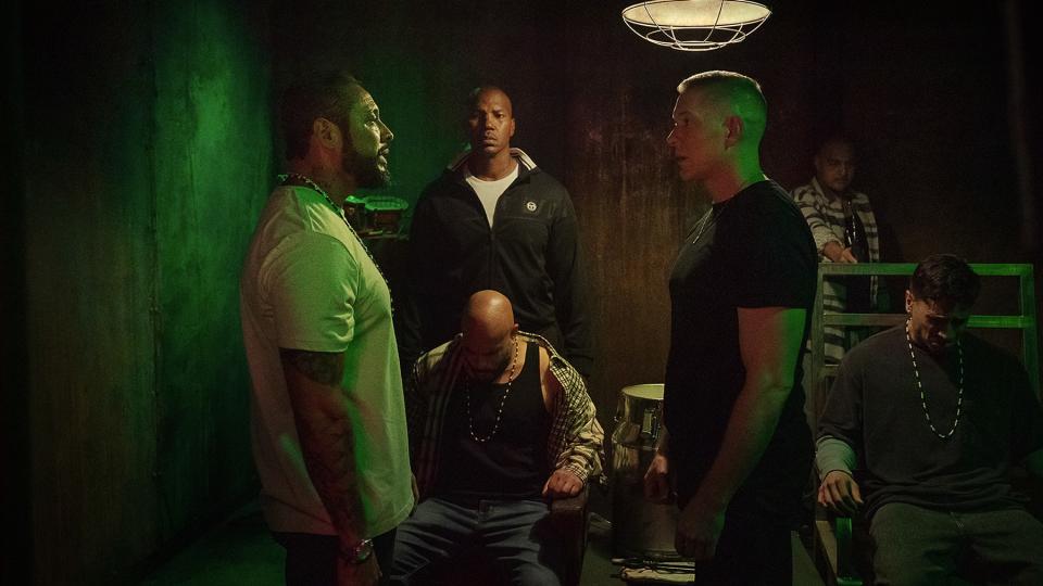 Manuel Eduardo Ramirez, Isaac Keys and Joseph Sikora as Miguel, Diamond and Tommy huddled around a body in Power Book IV: Force