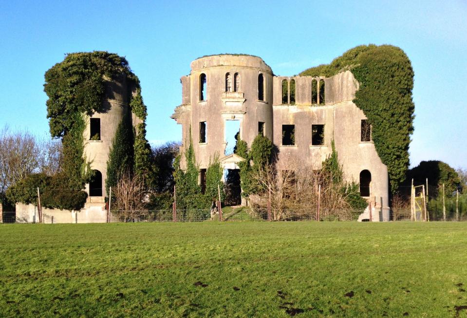 The Irish Aesthete: Ruins of Ireland by Robert O’Byrne.