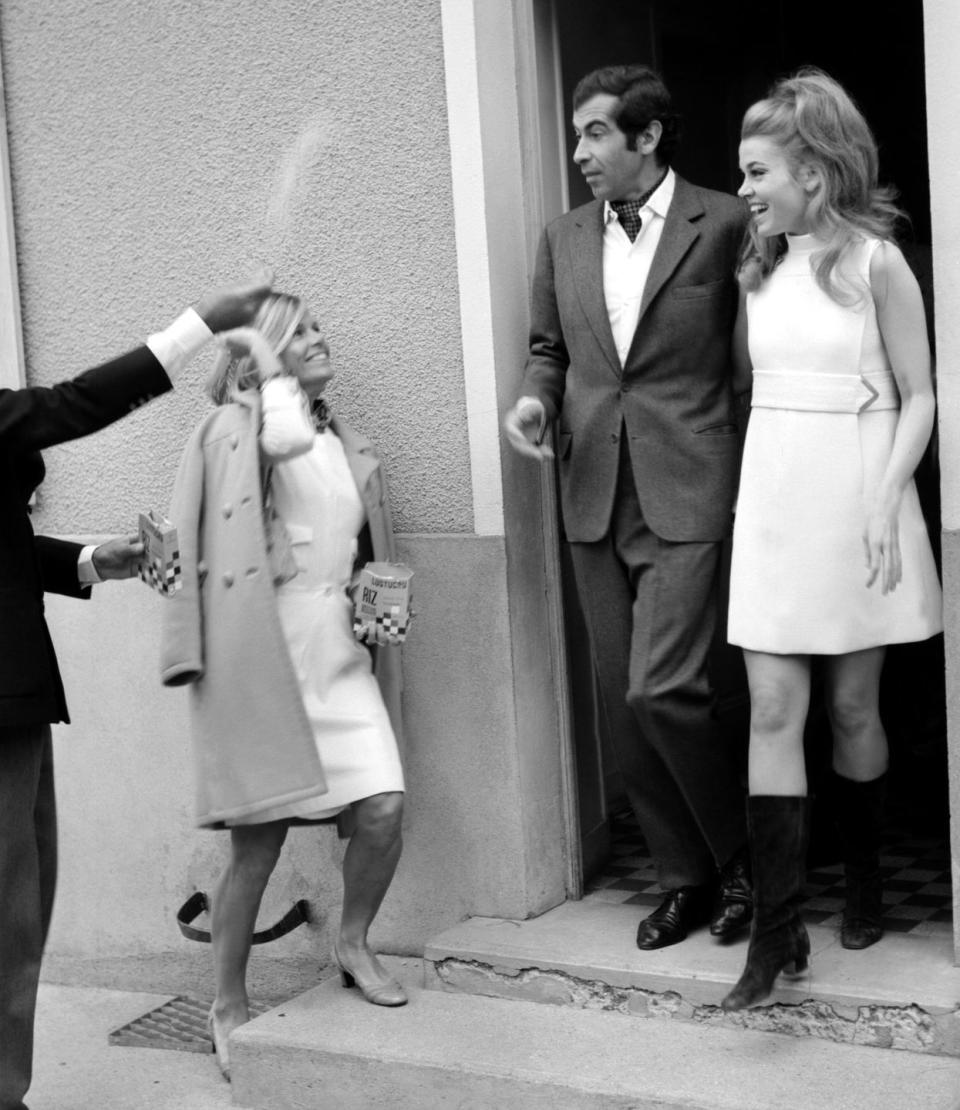 <p>Jane Fonda met Roger Vadim, who had also been involved with Catherine Deneuve and Brigitte Bardot, in 1963, when she went to France to film <em>Joy House</em>. Her agent set up a birthday dinner for her, and Vadim was the only guest. The two married on May 19 in Saint-Ouen Marchefroy, northwestern France, and divorced in 1973.<br></p>