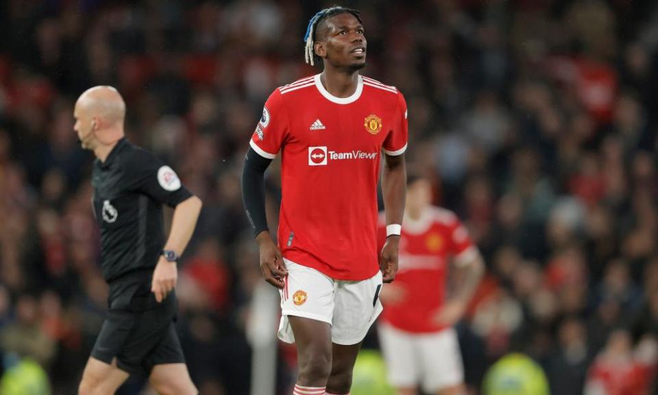 Paul Pogba walks off after he was given a red card for a foul on Naby Keïta