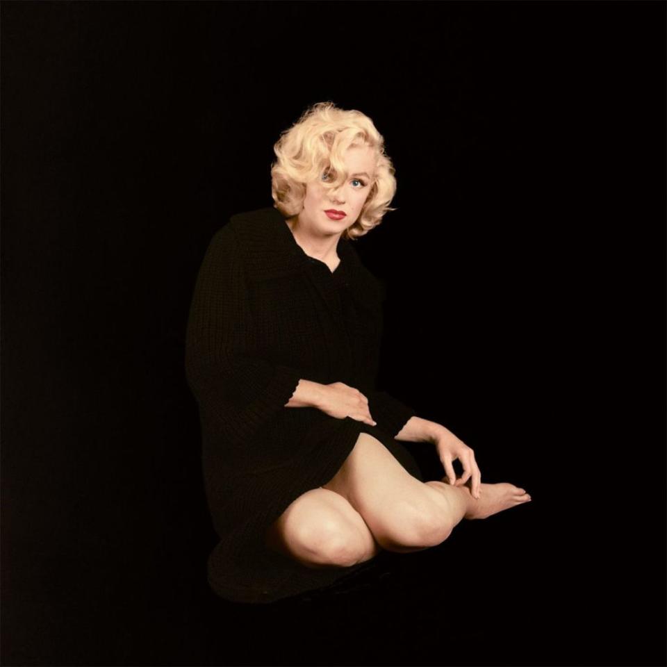 <p>Marilyn was captured sitting on the floor as a result of a sprained ankle during a shoot with <em>Look</em> magazine in 1953. This photo was considered risqué at the time and has not been published again until now.<br></p><p><br></p>