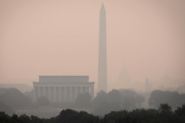 Yankee Stadium smoke: See how Canadian wildfires created eerie scene for  Yankees vs. White Sox game