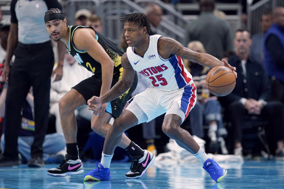 Detroit Pistons' Marcus Sasser (25) goes to the basket against Indiana Pacers' Andrew Nembhard (2) during the first half on an NBA in-season tournament basketball game, Friday, Nov. 24, 2023, in Indianapolis. (AP Photo/Darron Cummings)