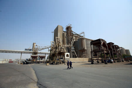 Workers walk at the Red Sea port of Hodeida, Yemen November 7, 2017. REUTERS/Abduljabbar Zeyad