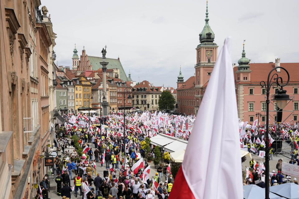 Polish farmers and other protesters gather in downtown Warsaw to protest the European Union's climate policies and Poland's pro-EU government, in Warsaw, Poland, Friday, May 10, 2024. (AP Photo/Czarek Sokolowski)