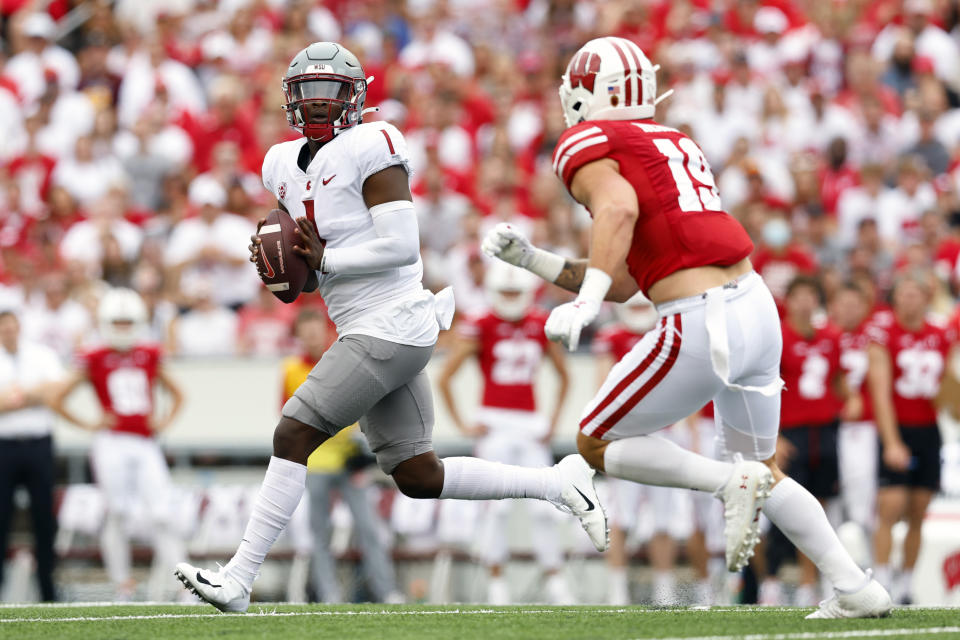 Sep 10, 2022; Madison, Wisconsin, USA; Washington State Cougars quarterback <a class="link " href="https://sports.yahoo.com/ncaaw/players/71369" data-i13n="sec:content-canvas;subsec:anchor_text;elm:context_link" data-ylk="slk:Cameron Ward;sec:content-canvas;subsec:anchor_text;elm:context_link;itc:0">Cameron Ward</a> (1) avoids pressure from Wisconsin Badgers linebacker <a class="link " href="https://sports.yahoo.com/nfl/players/40139" data-i13n="sec:content-canvas;subsec:anchor_text;elm:context_link" data-ylk="slk:Nick Herbig;sec:content-canvas;subsec:anchor_text;elm:context_link;itc:0">Nick Herbig</a> (19) during the first quarter at Camp Randall Stadium. Mandatory Credit: Jeff Hanisch-USA TODAY Sports