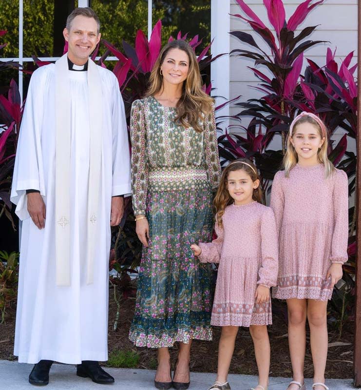 Magdalena de Suecia en una iglesia sueca en Florida con sus hijas