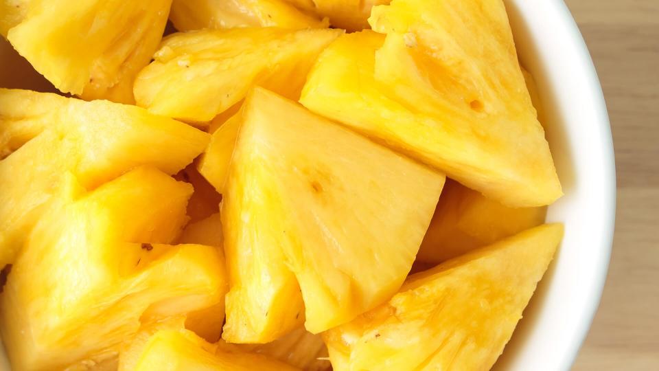 sliced pineapple