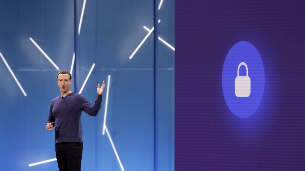 Mark Zuckerberg präsentiert auf der Entwicklungskonferenz F8 die Zukunftspläne von Facebook. Foto: Marcio Jose Sanchez