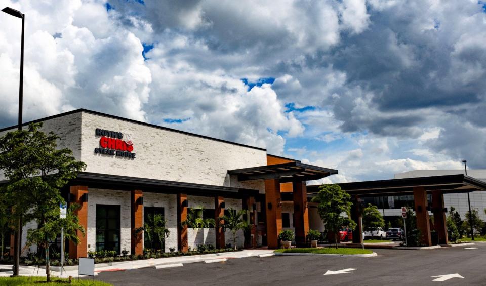 Ruth’s Chris Steak House recently opened a Lakewood Ranch location at 6490 University Parkway, Sarasota.