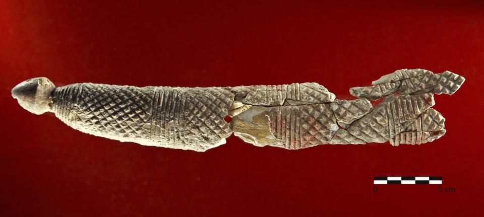 CORRECTS TO VALENCINA, NOT VALENCIA - This photo provided by the ATLAS research group of the University of Seville in July 2023 shows a decorated ivory tusk discovered in a tomb in Valencina, Spain, dated between 3,200 and 2,200 years ago. When archaeologists first discovered the ornate tomb, they assumed it was for a man. But now they’ve determined the remains are those of a woman by analyzing tooth enamel, according to a study published Thursday, July 6, 2023, in the journal Scientific Reports. (Miguel Ángel Blanco de la Rubia/ATLAS - University of Seville)