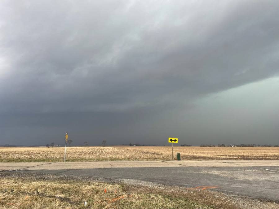 Sheriff's office posts pictures of storm in southern Wisconsin that resulted in tornado warnings