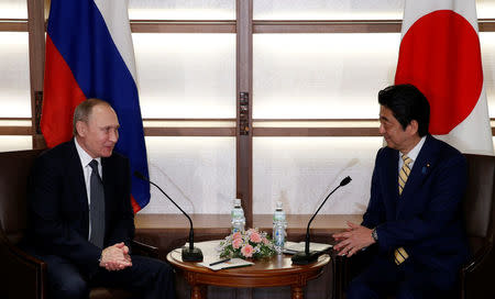 Russia's President Vladimir Putin (L) talks with Japan's Prime Minister Shinzo Abe at the start of their summit meeting in Nagato, Yamaguchi prefecture, Japan, December 15, 2016. REUTERS/Toru Hanai