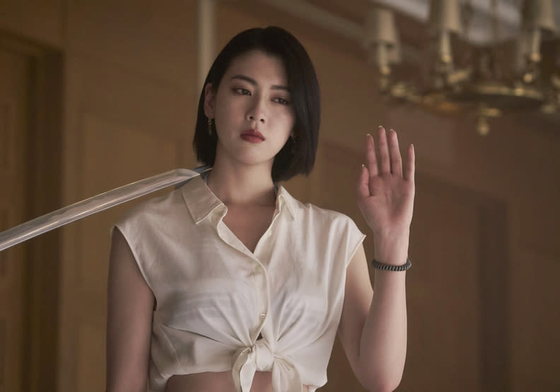 三吉彩花冷酷的模樣吸引了不少粉絲。Netflix