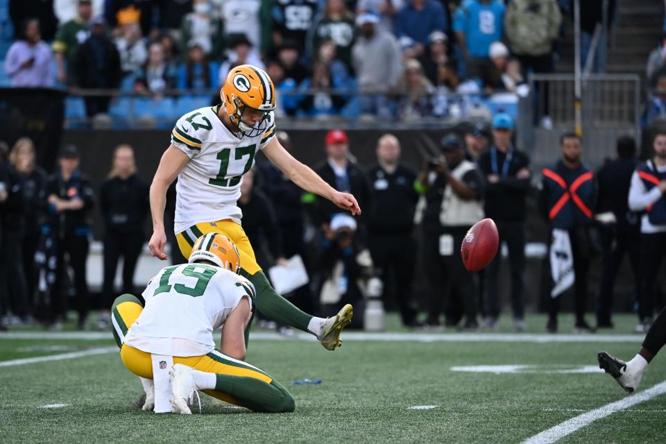 Green Bay Packers kicker Anders Carlson makes the game-winning field goal.