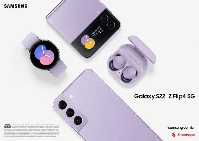Galaxy S22 5G agora acompanha Z Flip 4 5G, Watch 5 e Buds 2 Pro em tonalidade roxa (Imagem: Divulgação/Samsung)