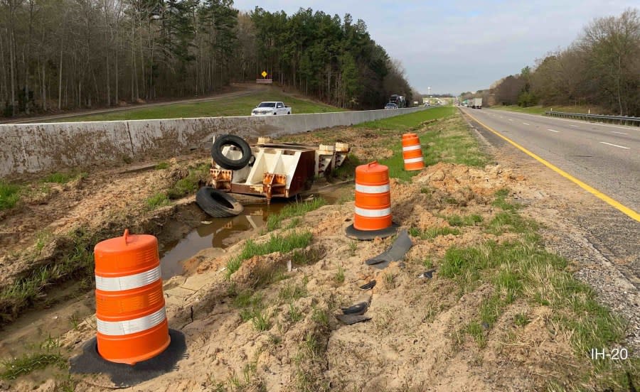 The heavy load left in the median. Photo courtesy of TxDOT.